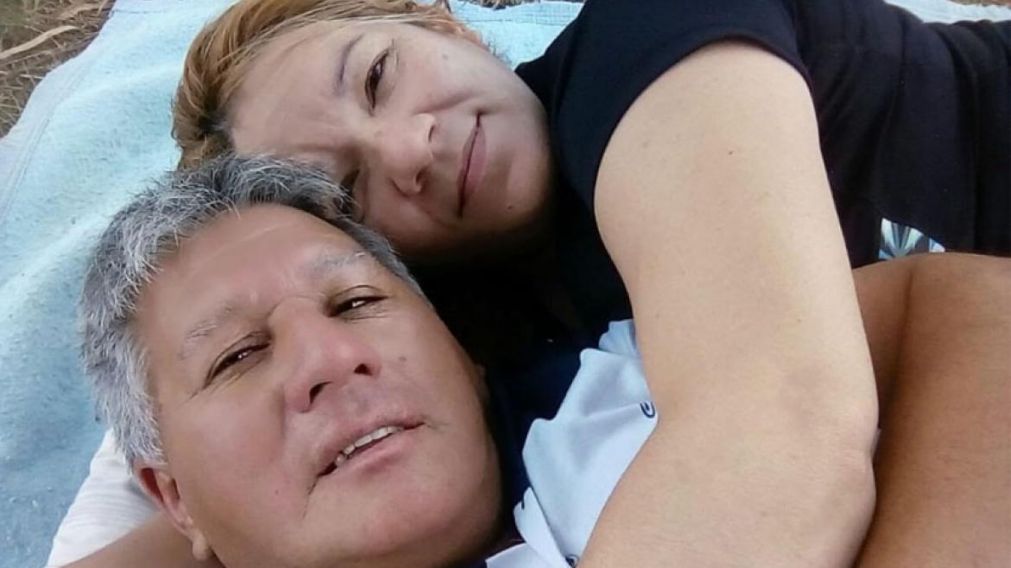 El femicida, junto con su última víctima.