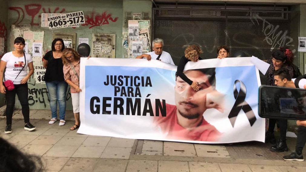 Masiva marcha para pedir justicia por el crimen del cajero en Isidro Casanova.