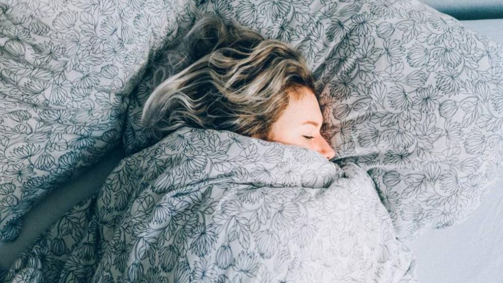 Los hábitos alimenticios impactan directamente en la calidad del sueño.