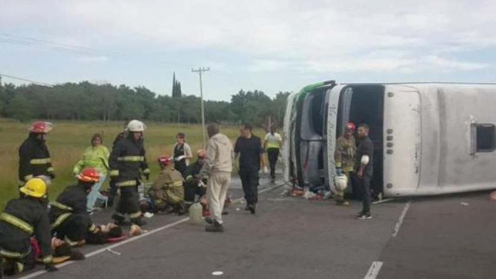 El anuncio se produjo tras los reiterados accidentes fatales de los que estos ómnibus son protagonistas.