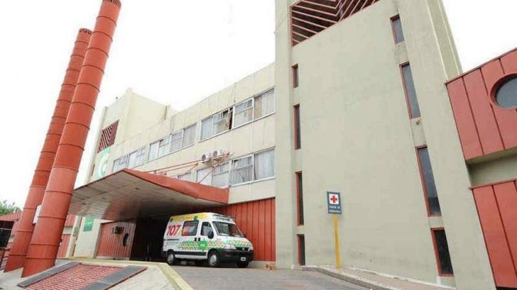 Matan de un balazo a una joven cuando estaba con su hija en el patio de su casa