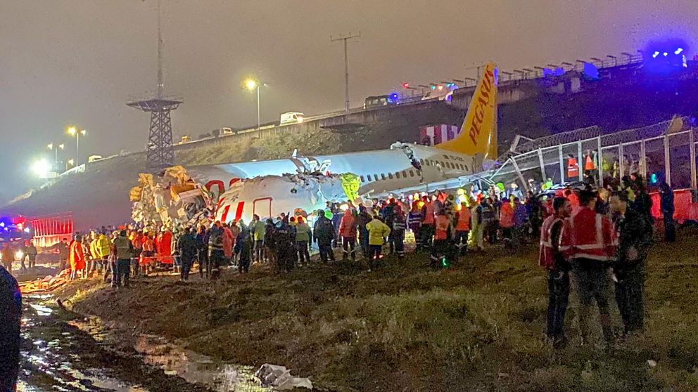 Así quedó la nave tras el impacto. (Télam)
