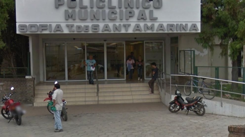 El depravado fue llevado a este centro asistencial, debido a las heridas ocasionadas por el tenedor.