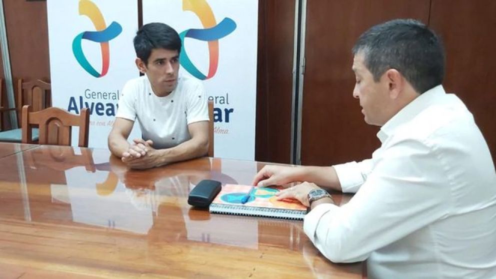 Saúl consiguió trabajo en el municipio.