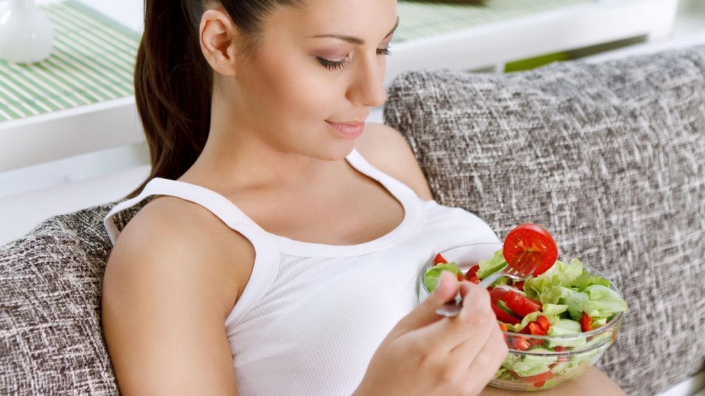 La carencia de vitamina B12 en mujeres veganas y vegetarianas tiene consecuencias perjudiciales en la salud del beb�. 