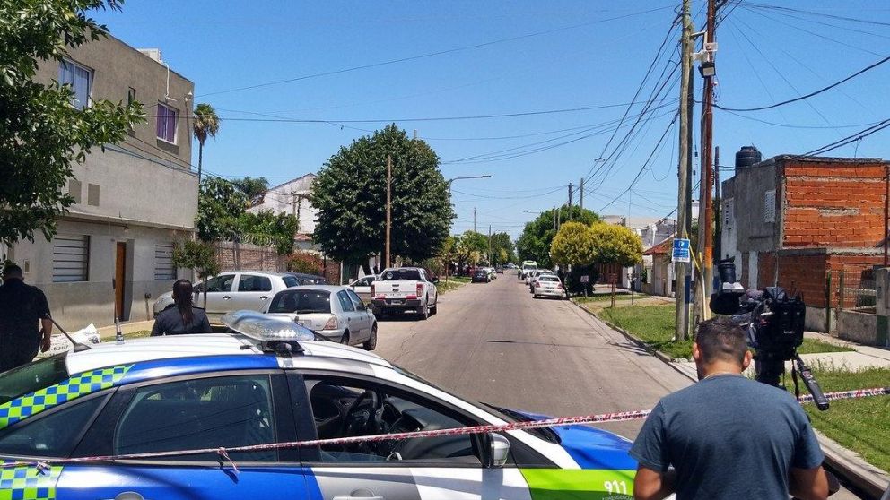 El hombre fue interceptado por dos motochorros cuando salía de su casa.