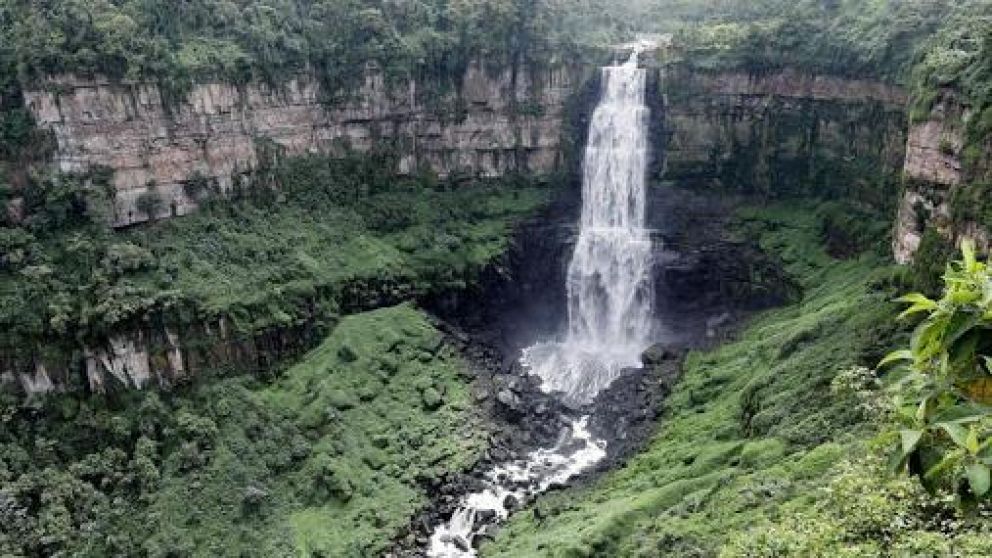 El salto de Tequendama, donde ocurren los suicidios inducidos por fantasmas.