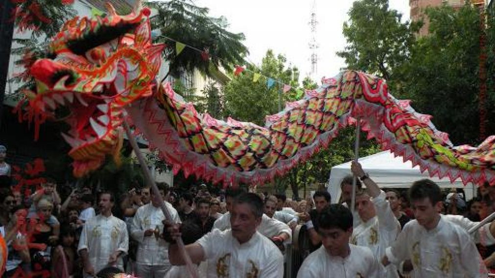El Barrio Chino se viste de fiesta (barriochinonet).