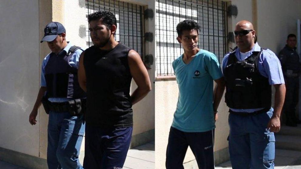 Los hermanos Jara al momento de ser arrestados por el crimen de su padre.