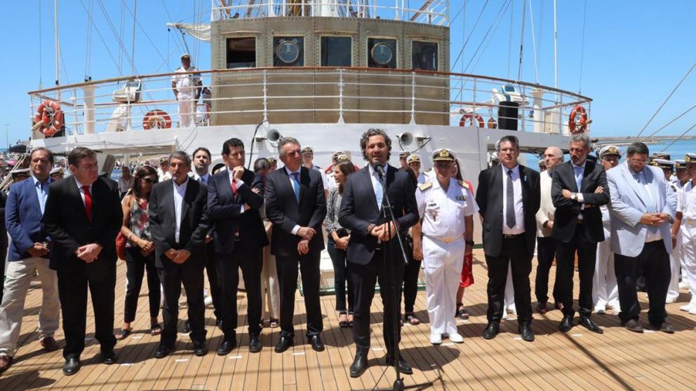 La Fragata Libertad arribó en el puerto de Mar del Plata(Télam).