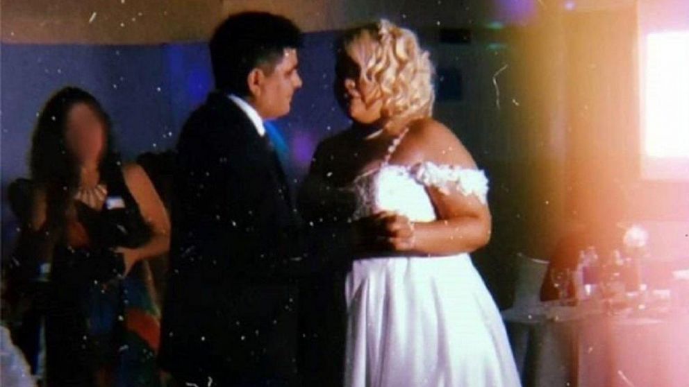 La pareja se casó igual pese a la estafa.
