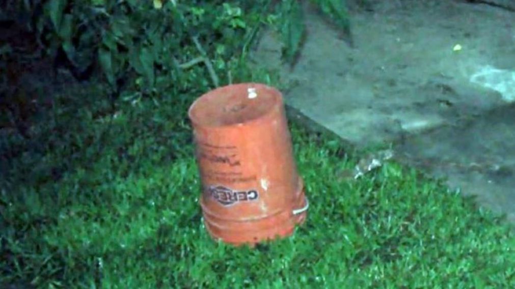 El feto fue tapado por los vecinos con un balde (Twitter).