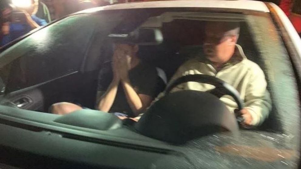 Pablo Ventura fue liberado y se retiró del lugar junto a su padre (Captura).