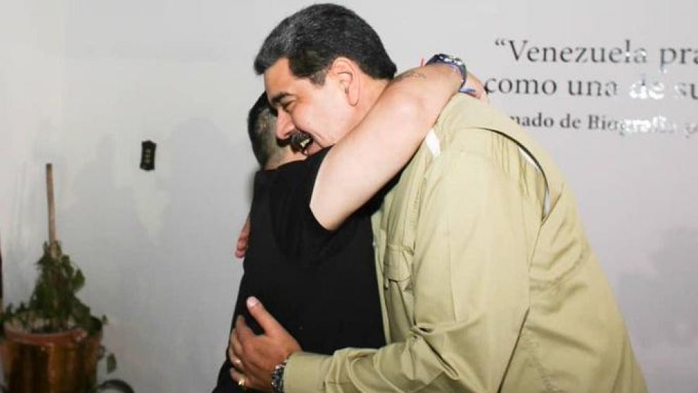 Imágenes de la visita de Maradona a Nicolás Maduro (Twitter).