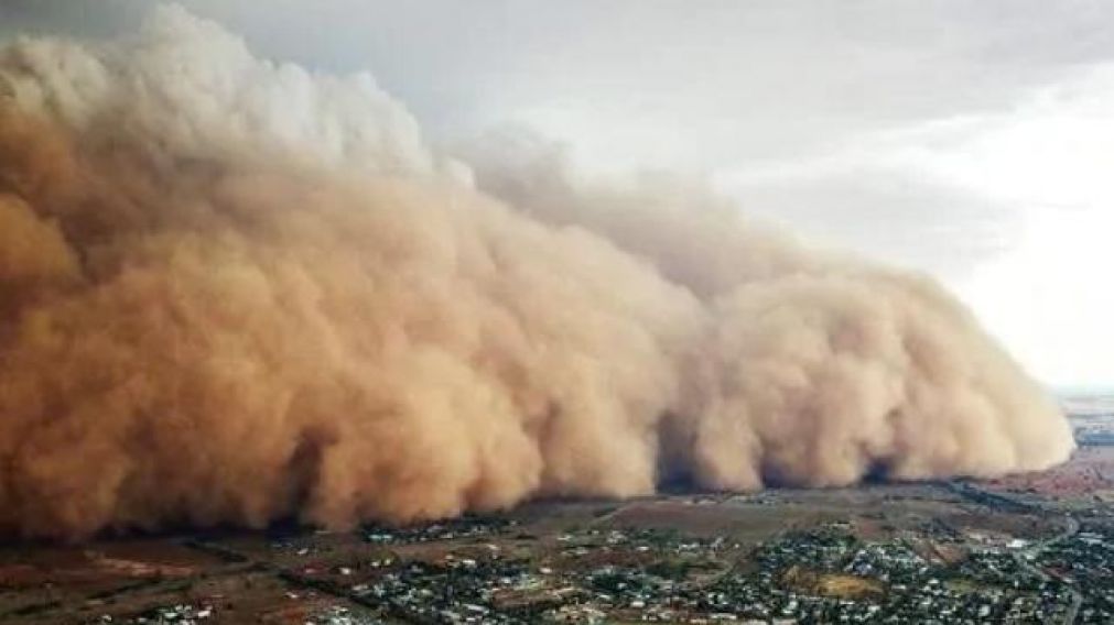 Australia cubierta por la tormenta de polvo (Foto: Gentileza 2 Oceans Vibe News)