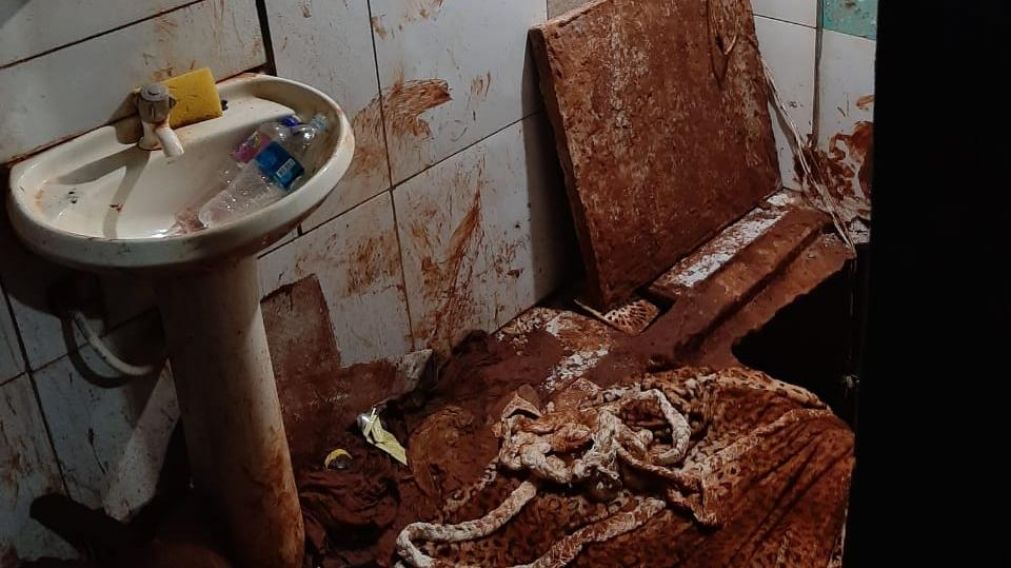 Los convictos escaparon por el baño.