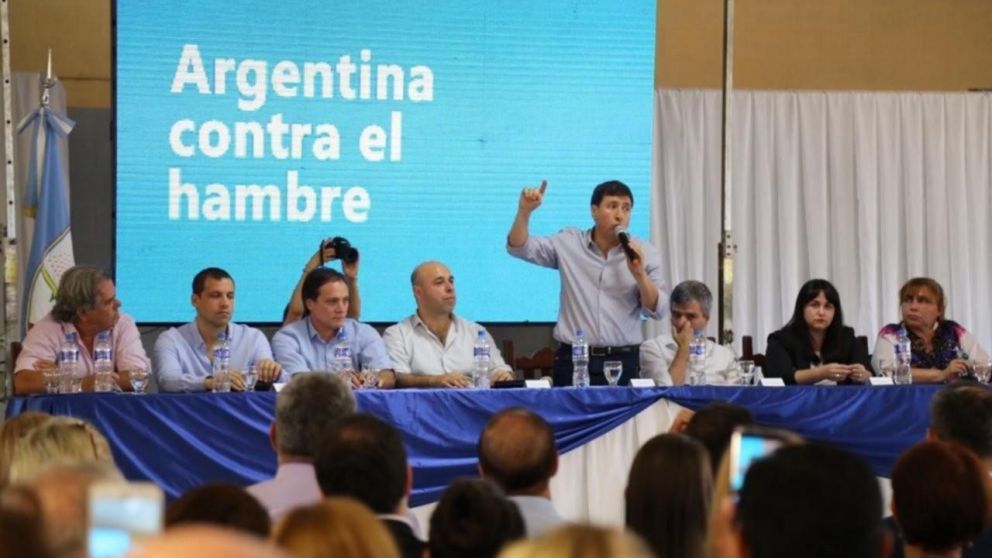El ministro Daniel Arroyo presentó el programa (Archivo).