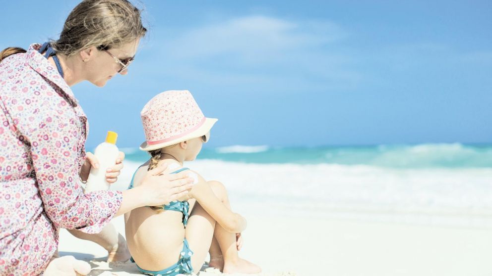 Después de ingresar al agua, es necesario volver a aplicar protector solar.