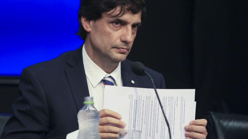 El ministro de Hacienda destacó que "los depósitos están seguros".