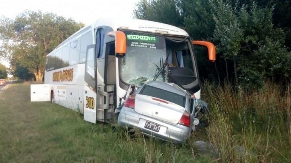 El hombre falleció al chocar su auto con un micro, a las afueras de La Plata.