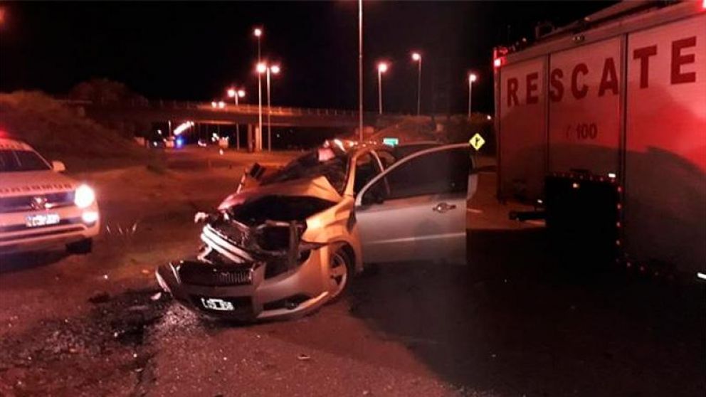 El automóvil quedó destruido (gentileza La Pirámide).