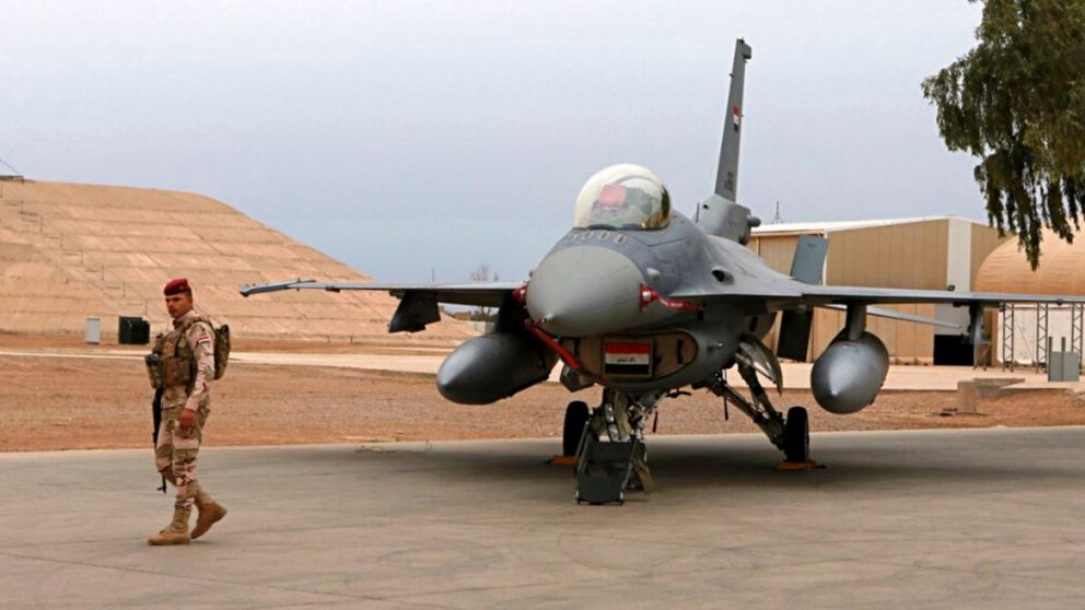 Cuatro cohetes golpearon este domingo una base iraquí al norte de Bagdad.