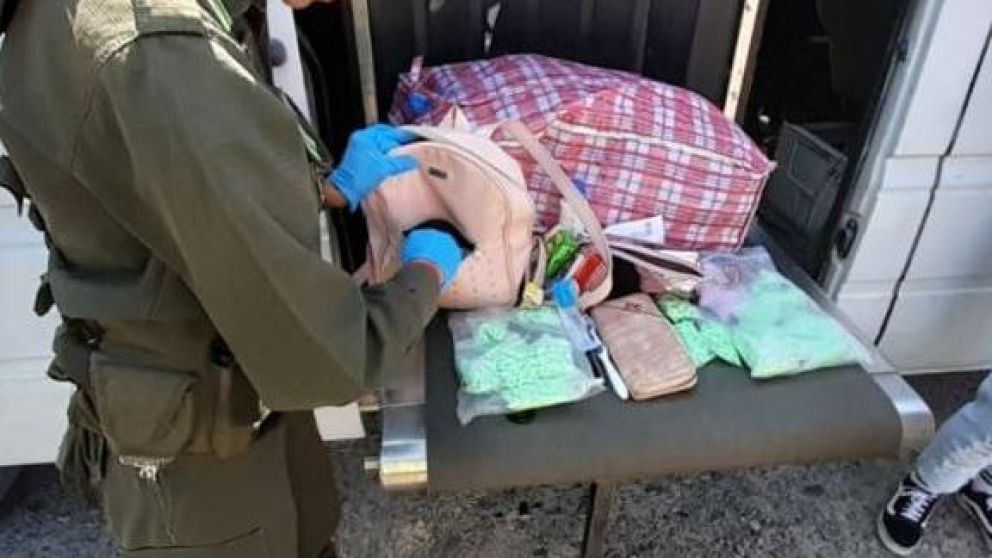 Incautaron dos mil pastillas de éxtasis y 2.500 dosis de LSD.