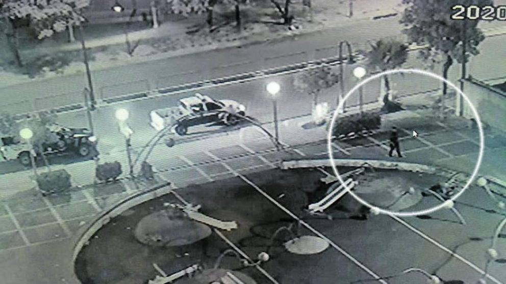 El suceso quedó registrado por cámaras de seguridad(Captura).