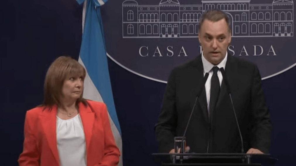Anuncio de Adorni y Bullrich en la Casa Rosada.