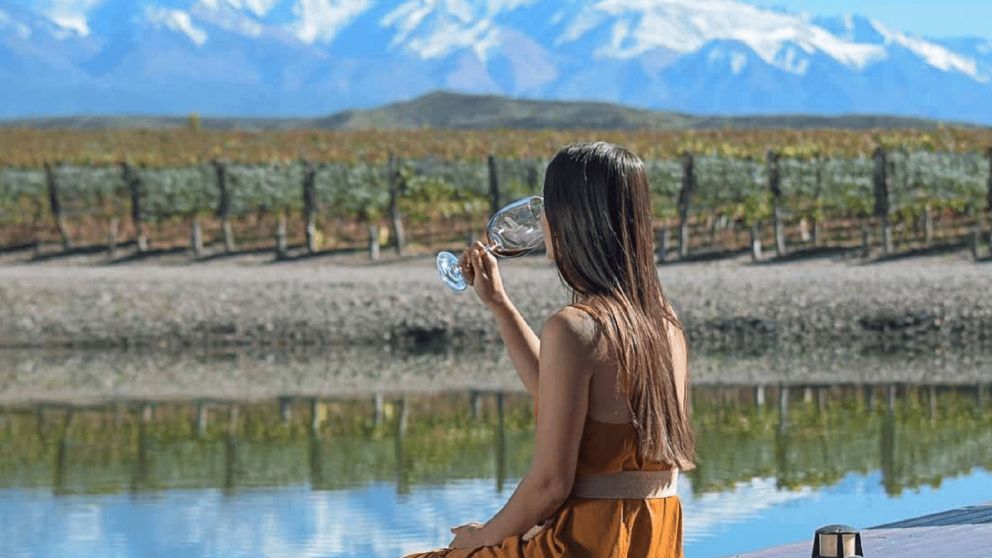 Paisajes de altura, vino y silencio: una postal perfecta para reencontrarse con la calma y la naturaleza mendocina.