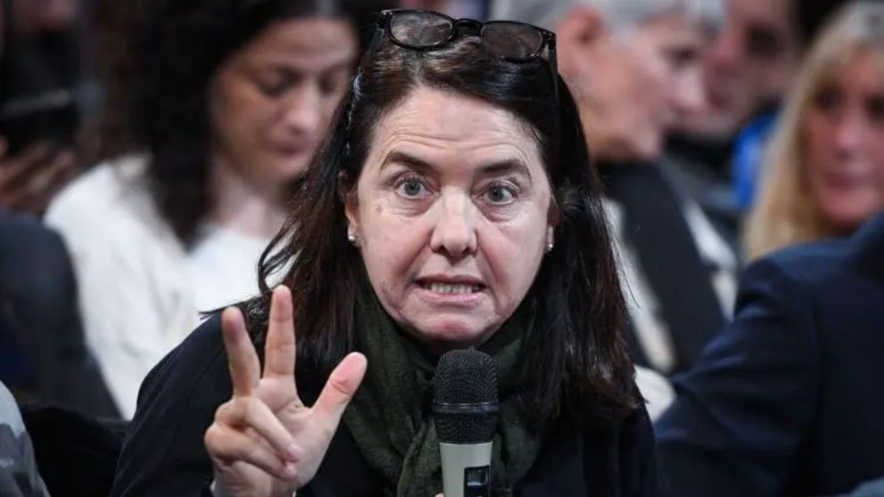 Es actual presidenta de la Comisión de Trabajo y Previsión Social en el Senado.