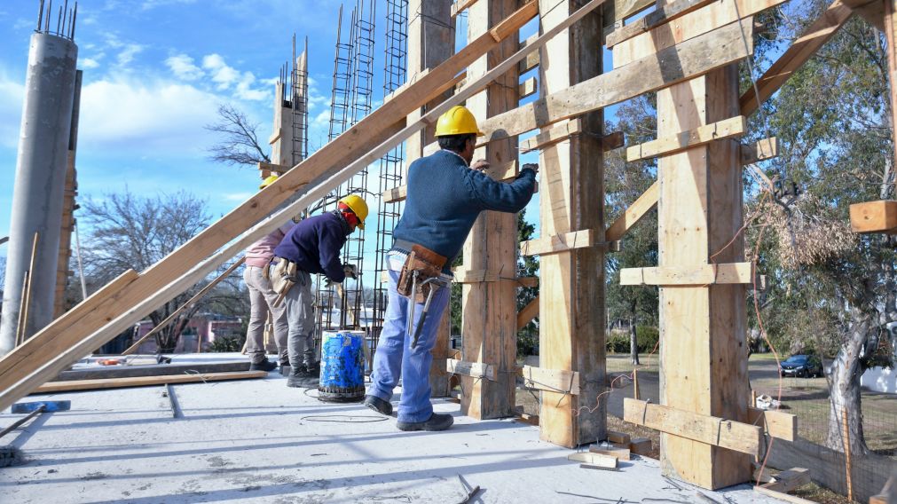 La construcción aparece entre los rubros con mayor empleo informal.