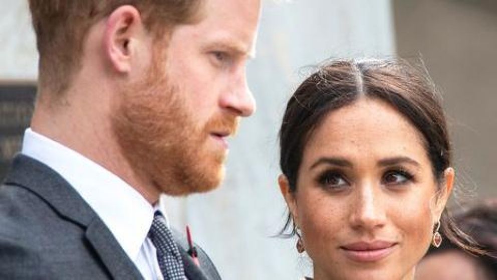 El príncipe Harry y su esposa Meghan Markle renunciaron a su cargo en la Realeza