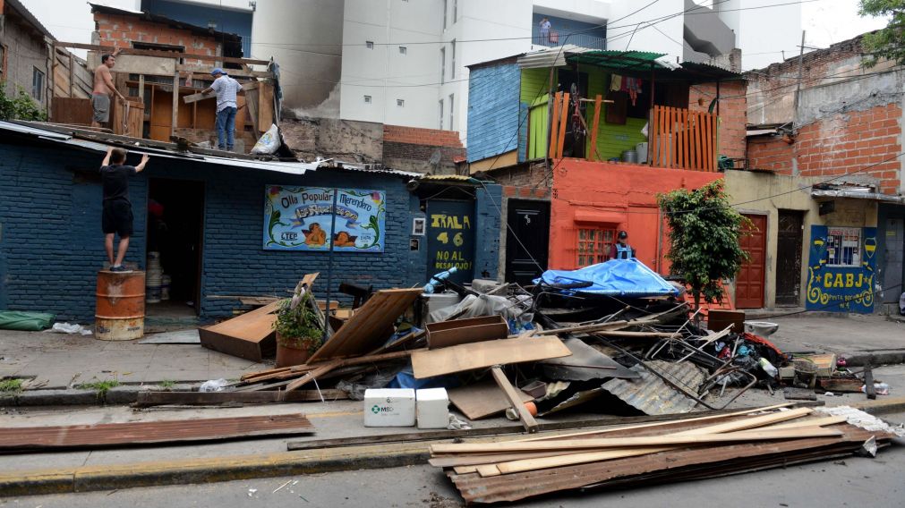 Así quedó el complejo habitacional consumido por las llamas (Hernán Nersesian/Crónica).