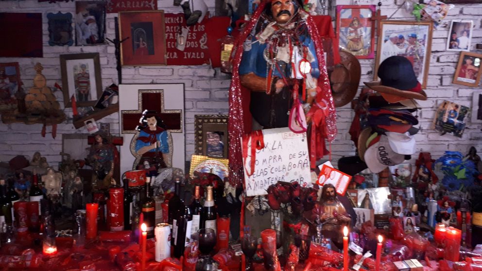 Miles de ofrendas se depositan en el santuario de la provincia de Corrientes.