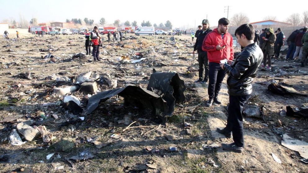 Así quedó el avión tras precipitarse cerca de Teherán.