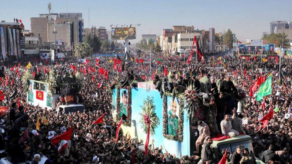 Una multitud acompañó el funeral. (Reuters).
