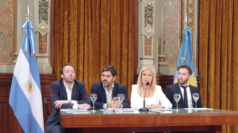 Magario, Otermín y Bianco coordinaron la negociación.