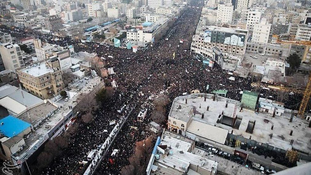 Masiva despedida de Qassem Soleimani.