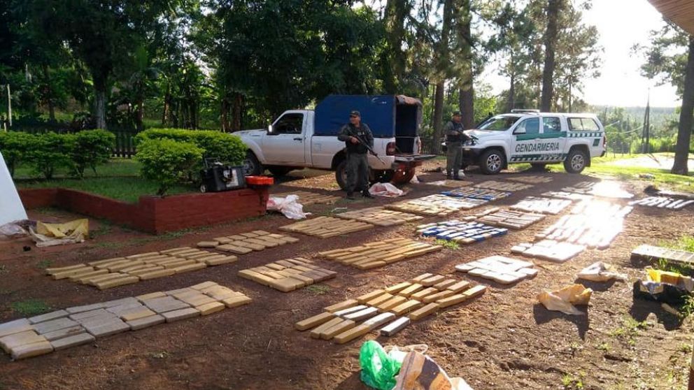 Secuestraron 836 kilos de marihuana abandonados en una camioneta en Misiones