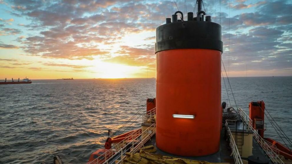 Amanecer cerca de La Plata a bordo del rompehielos ARA Alte Irízar.