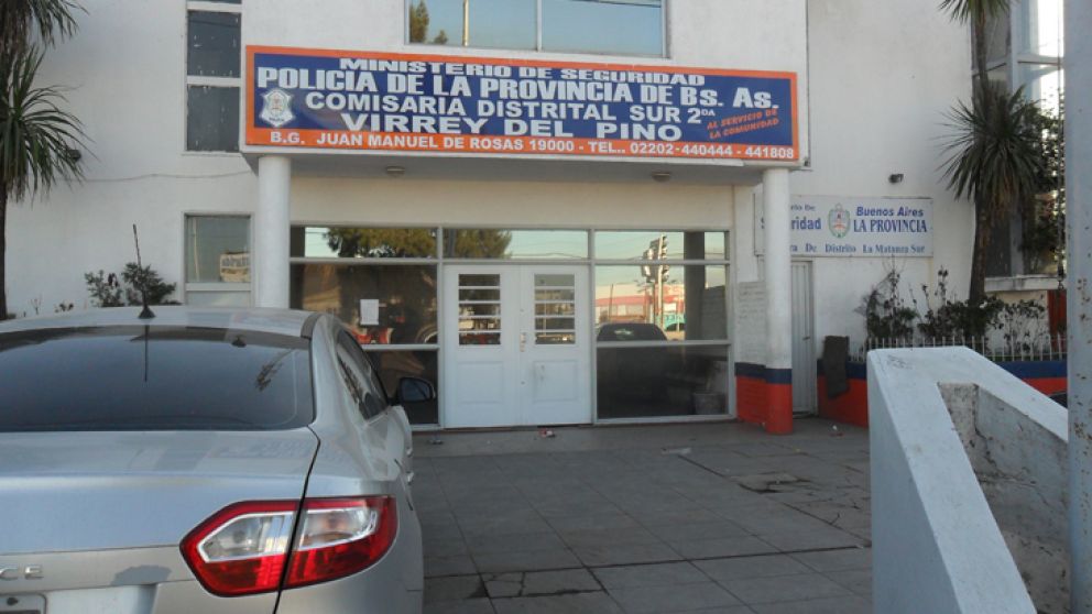 Pesquisas policiales realizan diligencias para localizar a los responsables del homicidio.