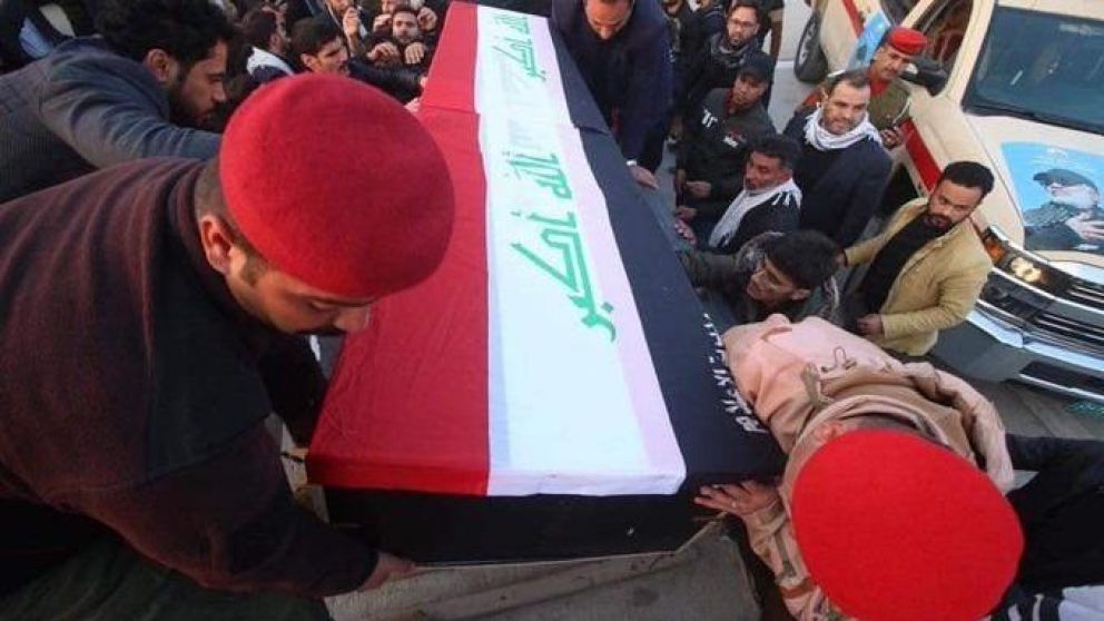 Miles de personas acompañaron el coche fúnebre.