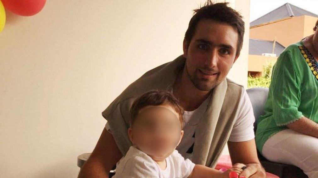 nNNo pudieron reanimar al joven que falleció pocos minutos después del incidente.