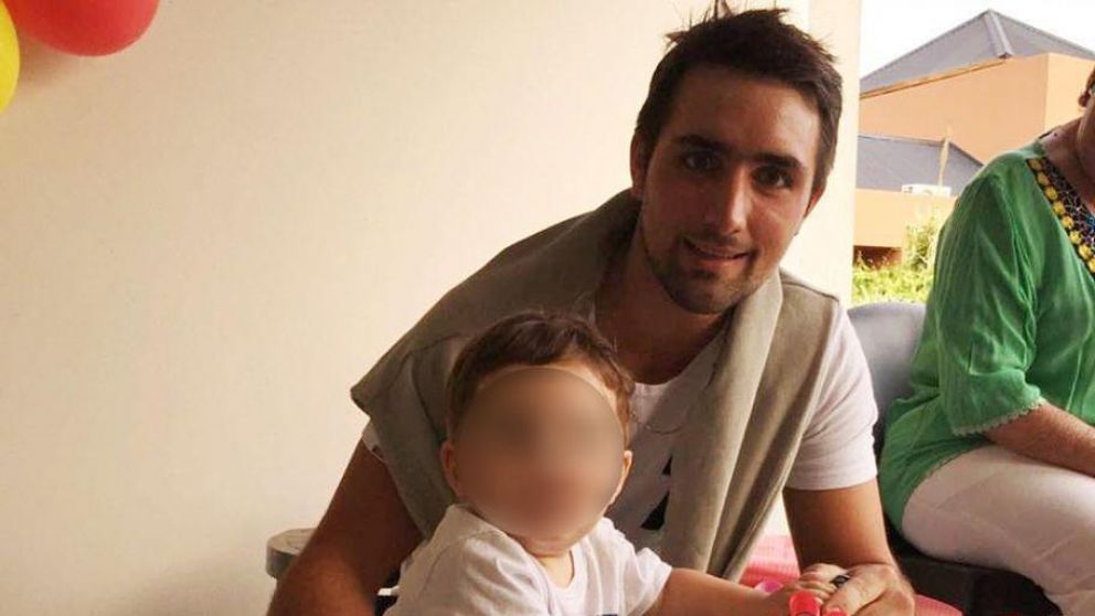 nNNo pudieron reanimar al joven que falleció pocos minutos después del incidente.