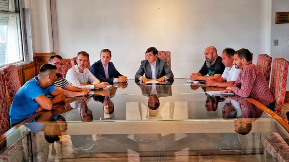Los empleados fueron acompañados por Gray, intendente de Esteban Echeverría.