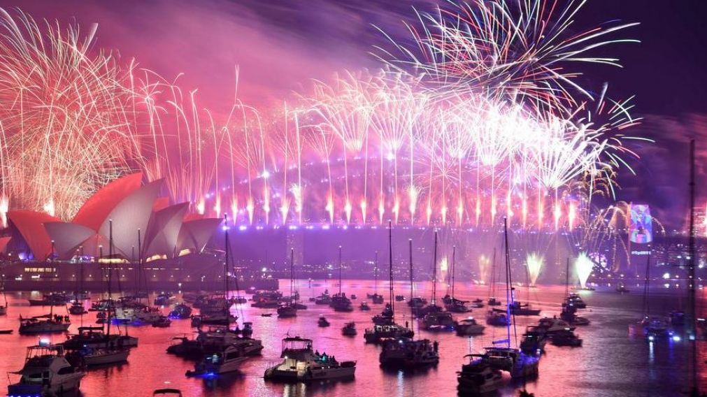 La Bahía de Sydney realizó su tradicional show de fuegos artificiales a pesar de los incendios forestales (AFP).