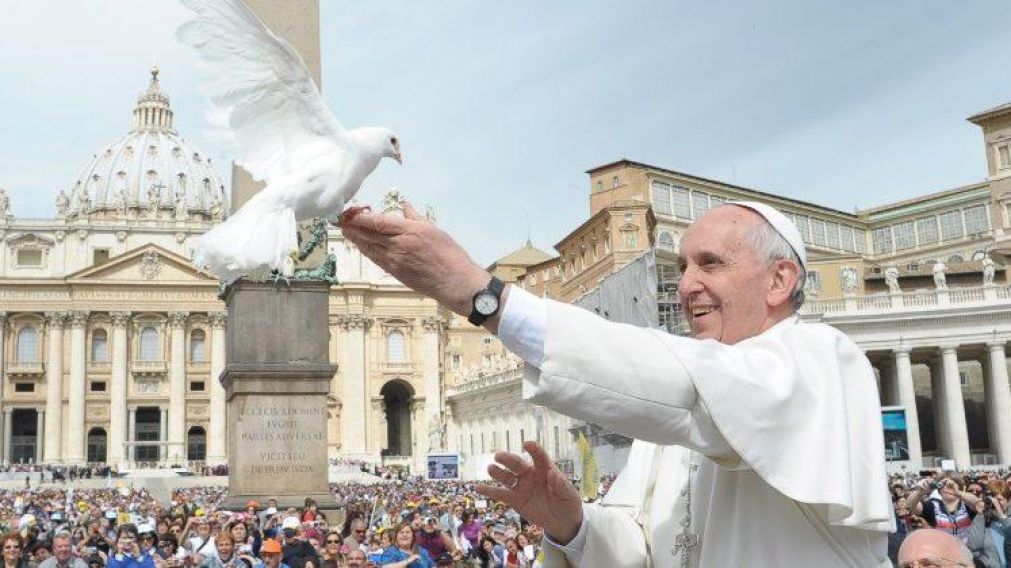 Las peticiones sirven de base a sus videos mensuales por YouTube. (Foto: Vatican Media)