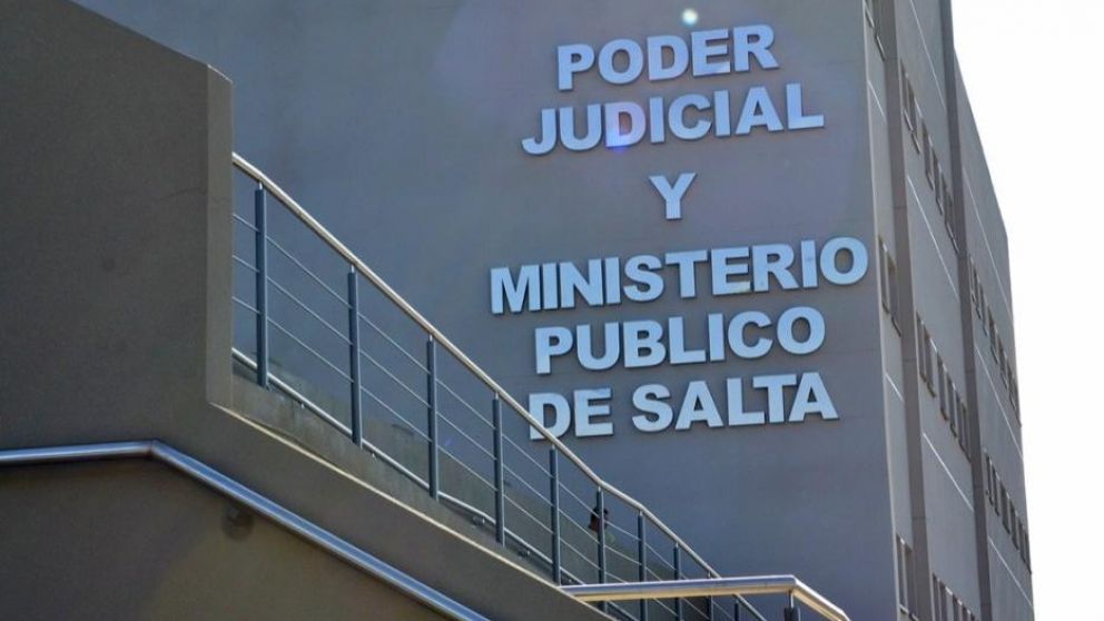 Imputaron a una mujer por lesionar a sus hijos con un machete en Tartagal.