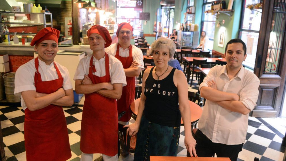 "Lo de Pepín" ofrece la tradicional pizza de barrio de Buenos Aires (Crónica/Pablo Villán)